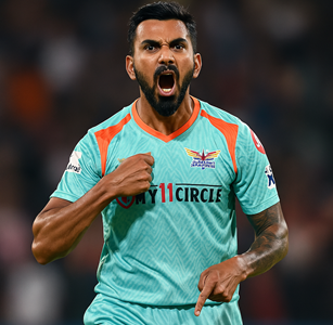KL Rahul thumping chest after hitting match-winning six against RCB in IPL 2025