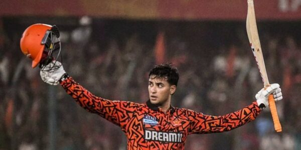 Abhishek Sharma hits four sixes and a knockout in IPL 2025 match