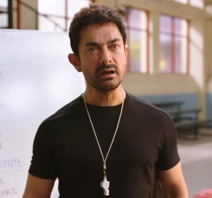 A amir Khan with children in Sitaare Zameen Par movie poster 2025
