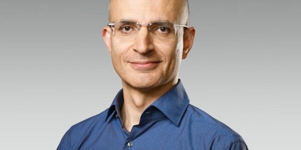 Educational qualification of Sabih Khan Apple COO