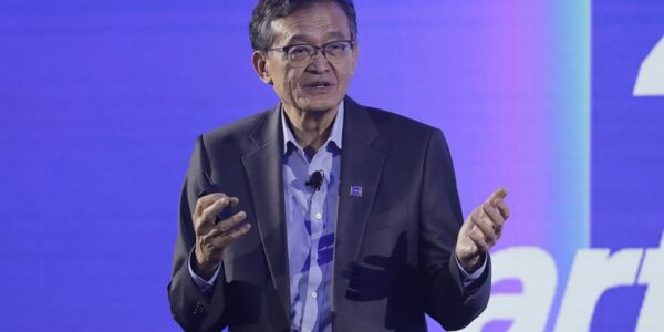 Former U.S. President Donald Trump calls for Intel CEO Lip-Bu Tan’s immediate resignation citing alleged links to Chinese chip companies.